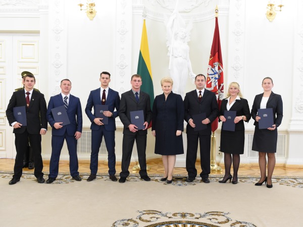 LR PrezidentÄ— D. GrybauskaitÄ— apdovanojo LSKF sportininkus ir trenerius